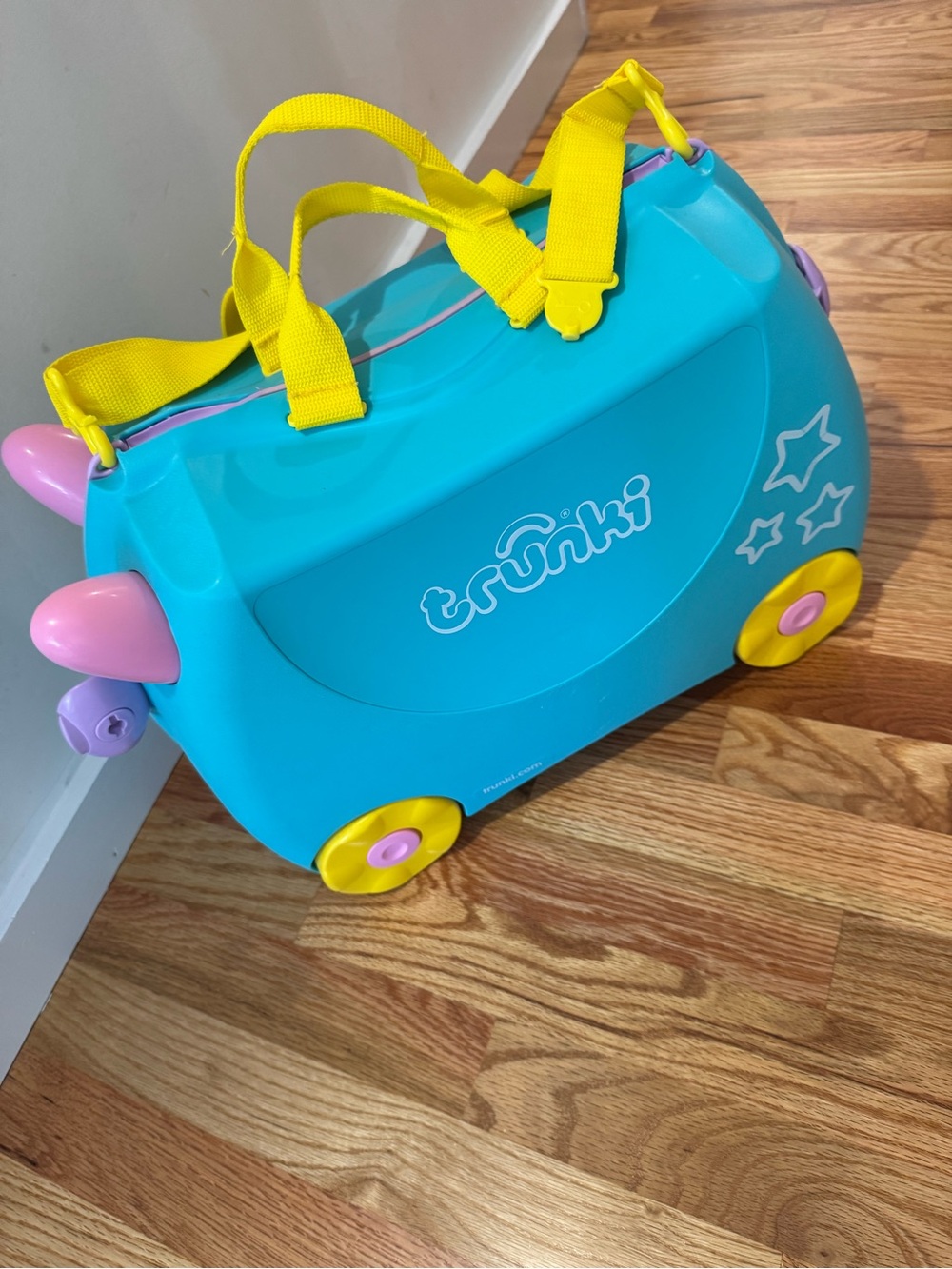Trunki Teal Ride-On Suitcase for Kids with Yellow Straps pink and purple details